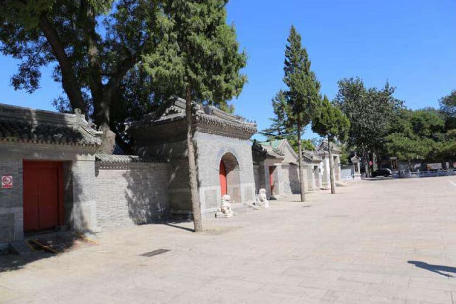 北京市石景山区八宝山革命公墓园区环境图