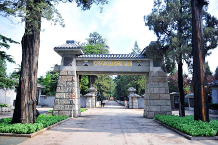 北京市石景山区八宝山革命公墓陵园大门图