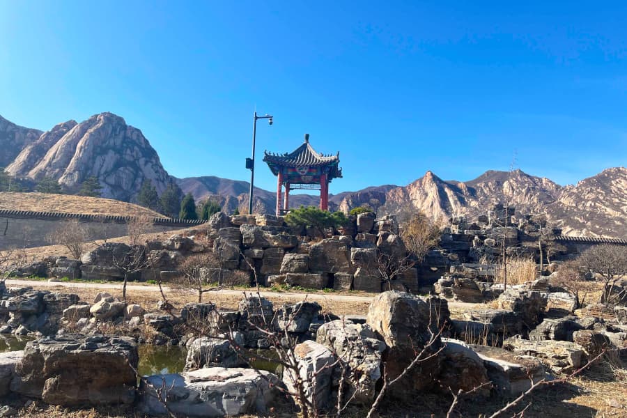 北京市海淀区长安园公墓假山景观图