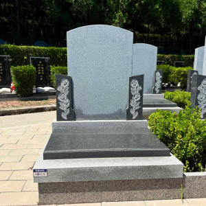 凤凰山陵园传统立碑