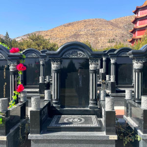 皇家龙山传统立碑