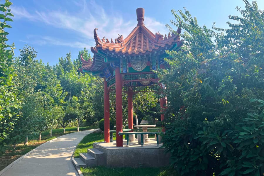灵山宝塔景观图