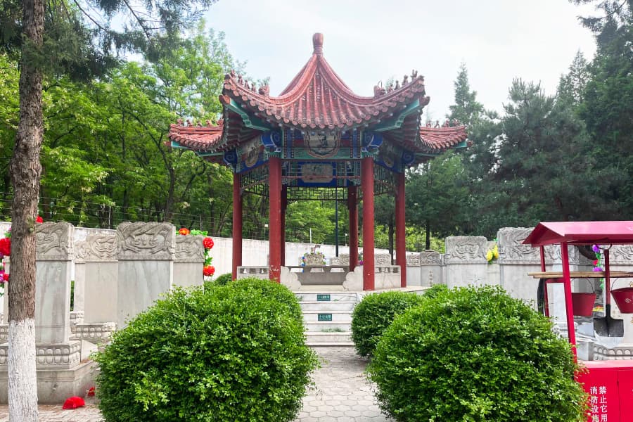北京市通州区通惠陵园园区休息亭