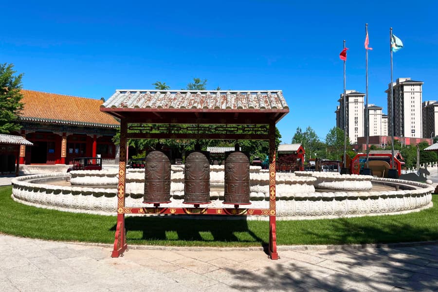 北京市门头沟区万佛华侨陵园园区景观图