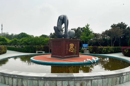 北京丰台区思亲园陵园喷泉景观图