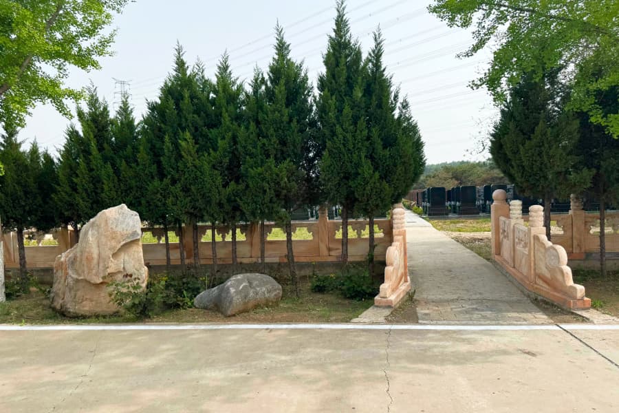 北京市朝阳区朝阳陵园墓区环境图