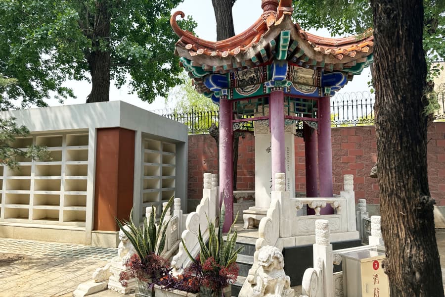 北京市朝阳区外侨公墓墓区环境图