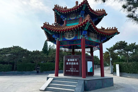 北京丰台区太子峪陵园中式古亭图