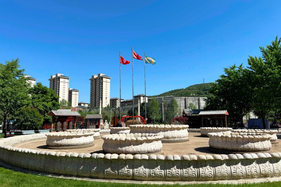 北京市门头沟区万佛华侨陵园喷泉景观图
