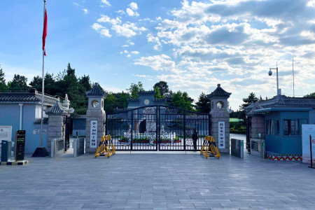 北京市海淀区万安公墓陵园大门图