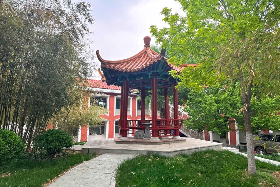 北京丰台区思亲园陵园园区休息亭