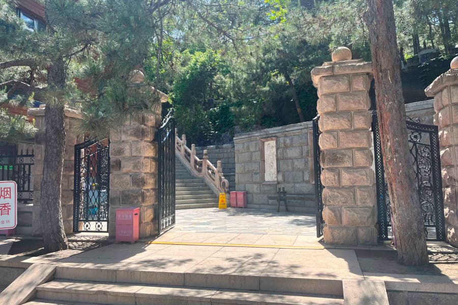 北京市海淀区金山陵园园区环境图