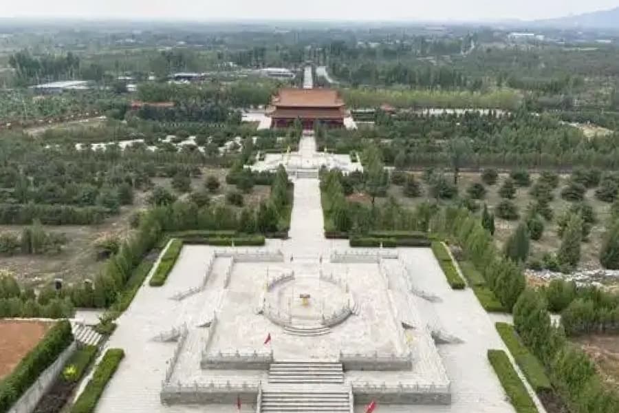 华龙皇家陵园景观图