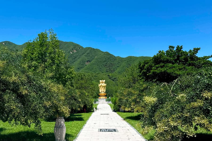 凤凰山陵园景观图
