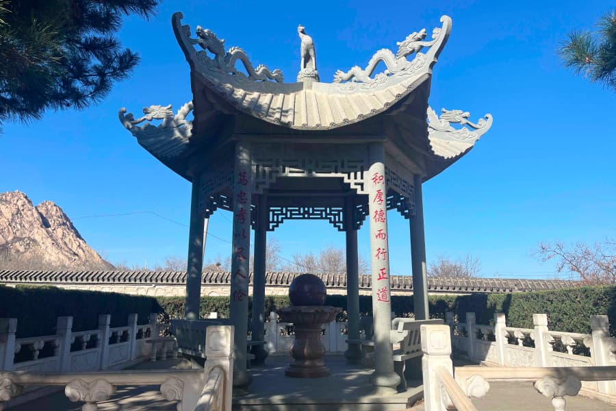北京市海淀区长安园公墓园区休息亭