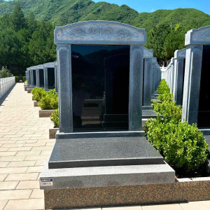 凤凰山陵园传统立碑