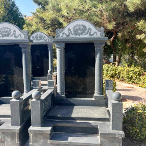 皇家龙山传统立碑