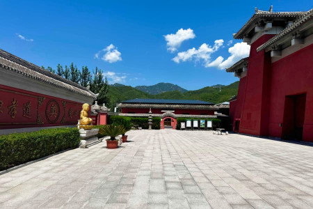 凤凰山陵园景观图