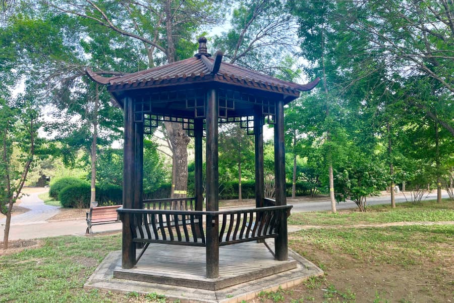 北京市海淀区万安公墓园区休息亭
