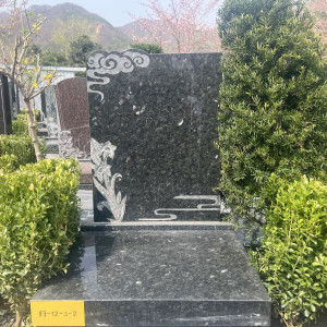 天寿陵园传统立碑