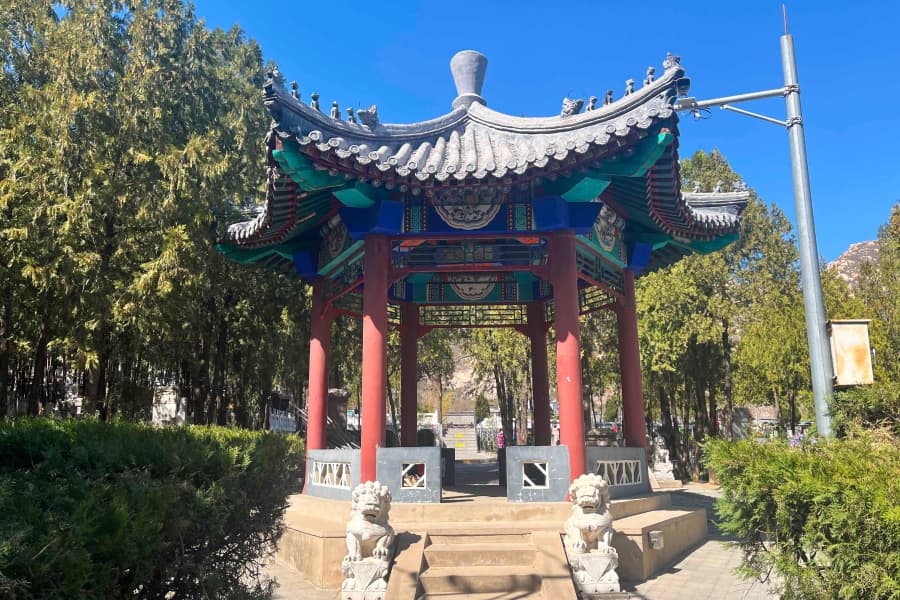 北京市昌平区佛山陵园园区休息亭
