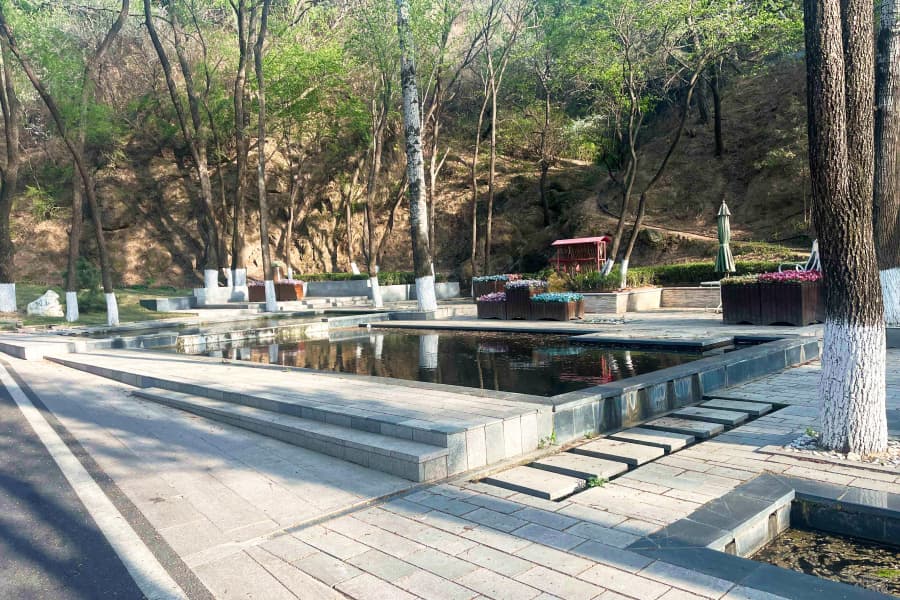 八达岭陵园景观图