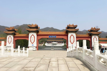 天寿陵园大门图