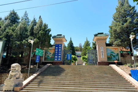 北京市平谷区归山陵园大门图