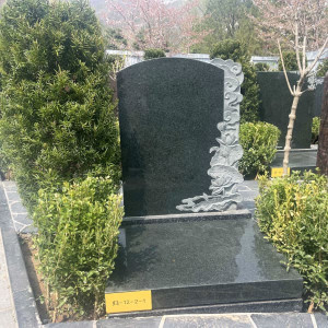 天寿陵园传统立碑