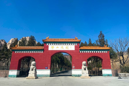 北京市昌平区佛山陵园陵园大门图