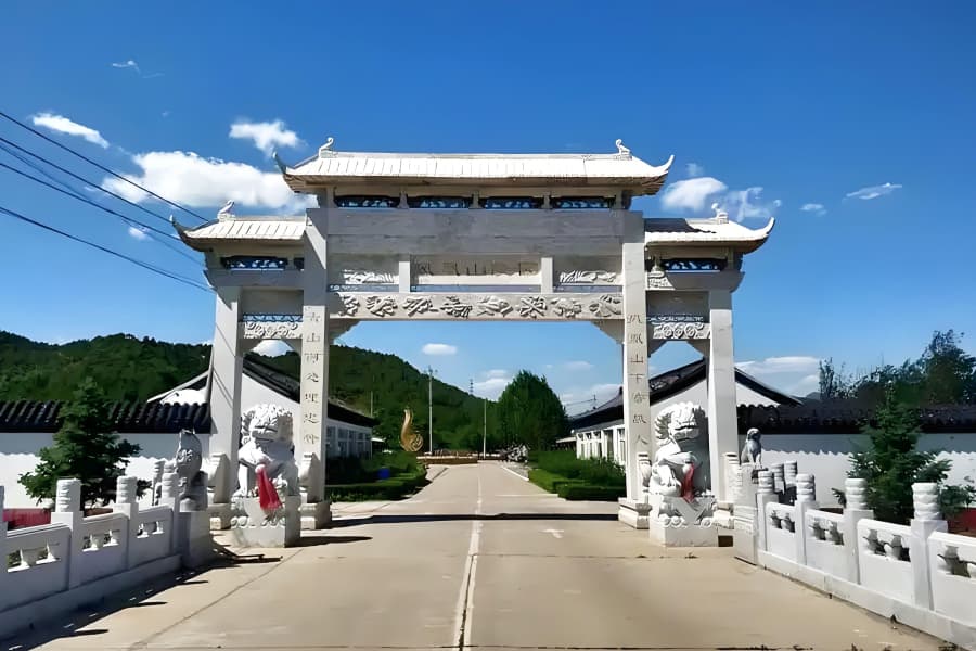 怀柔凤凰山大门图