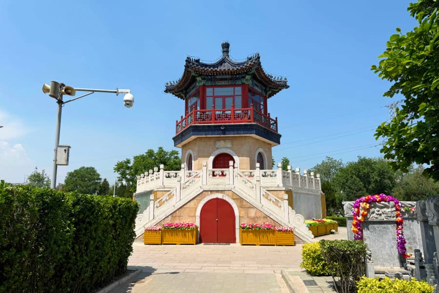 八达岭人民公墓景观图
