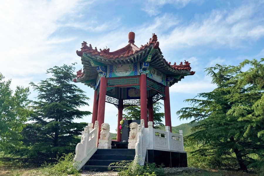 北京市昌平区炎黄陵园园区休息亭